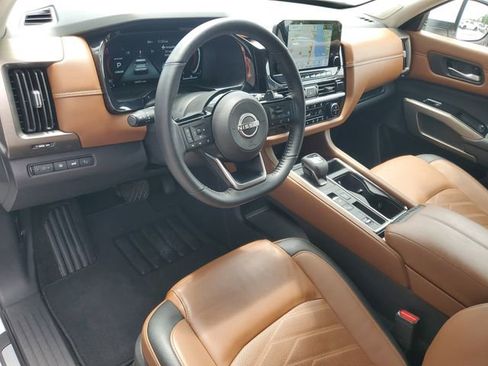 Certified 2025 Nissan Pathfinder Platinum FWD image 26