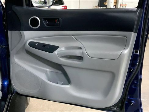 Used 2013 Toyota Tacoma 4x4 Access Cab V6 w/ TRD Off-Road Pkg image 23