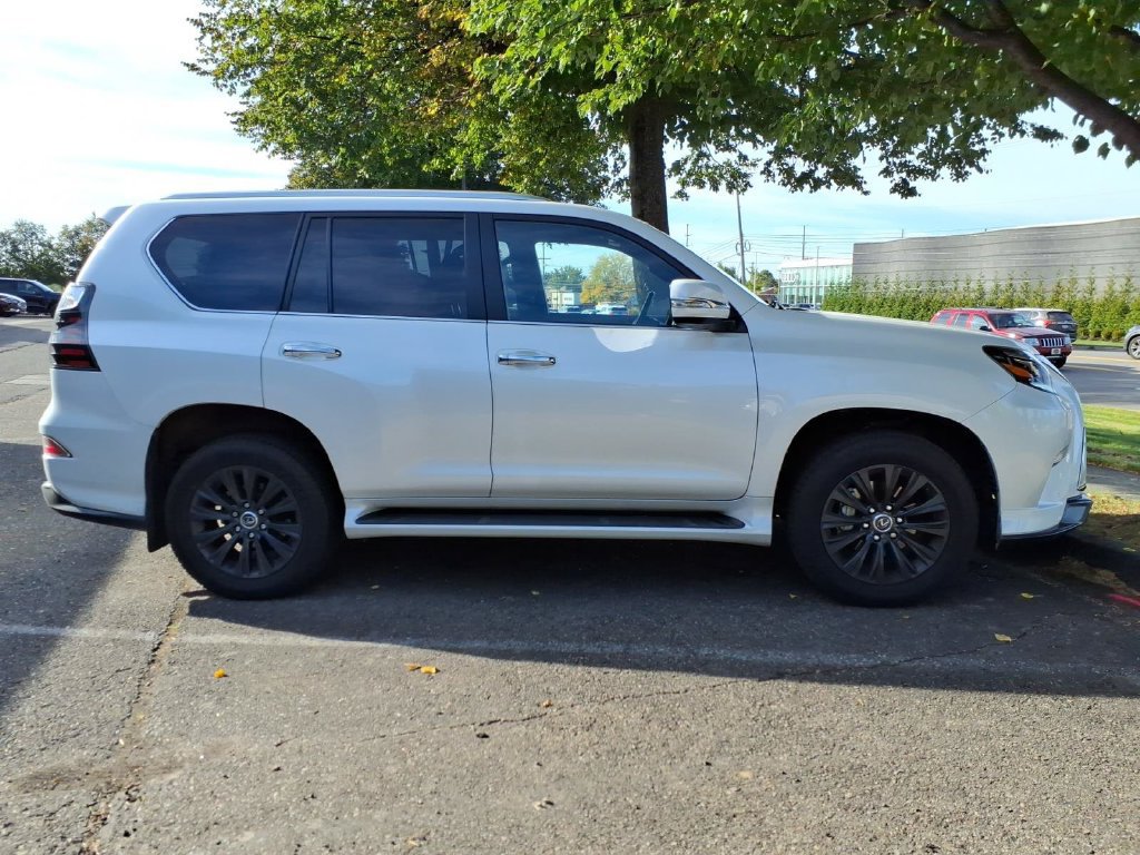 Used 2023 Lexus GX 460 Luxury w/ Sport Design Package AWD/4WD image 6