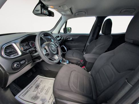 Used 2018 Jeep Renegade Latitude w/ UConnect 8.4 Nav Group AWD/4WD image 9