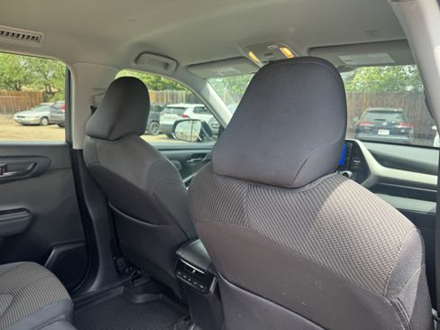 Used 2023 Toyota Highlander LE AWD/4WD image 26