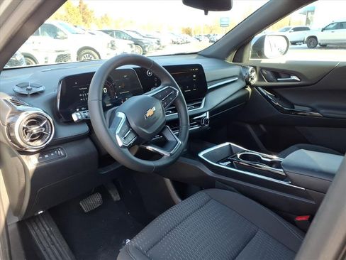 Used 2025 Chevrolet Equinox LT image 11