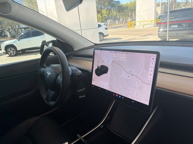 Used 2021 Tesla Model Y Long Range AWD/4WD image 17