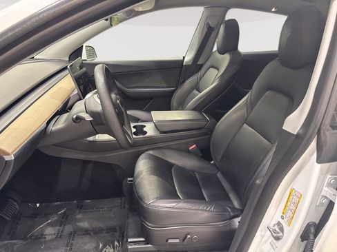 Used 2022 Tesla Model Y Long Range image 3