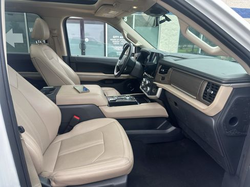 Used 2024 Ford Expedition Max Limited AWD/4WD image 11