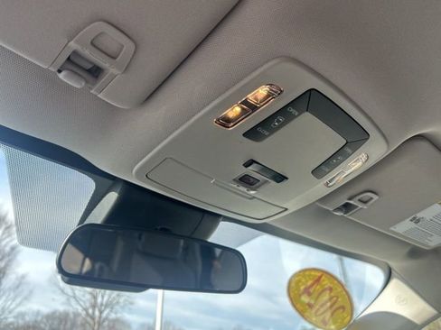 Used 2024 Toyota Sienna LE image 31