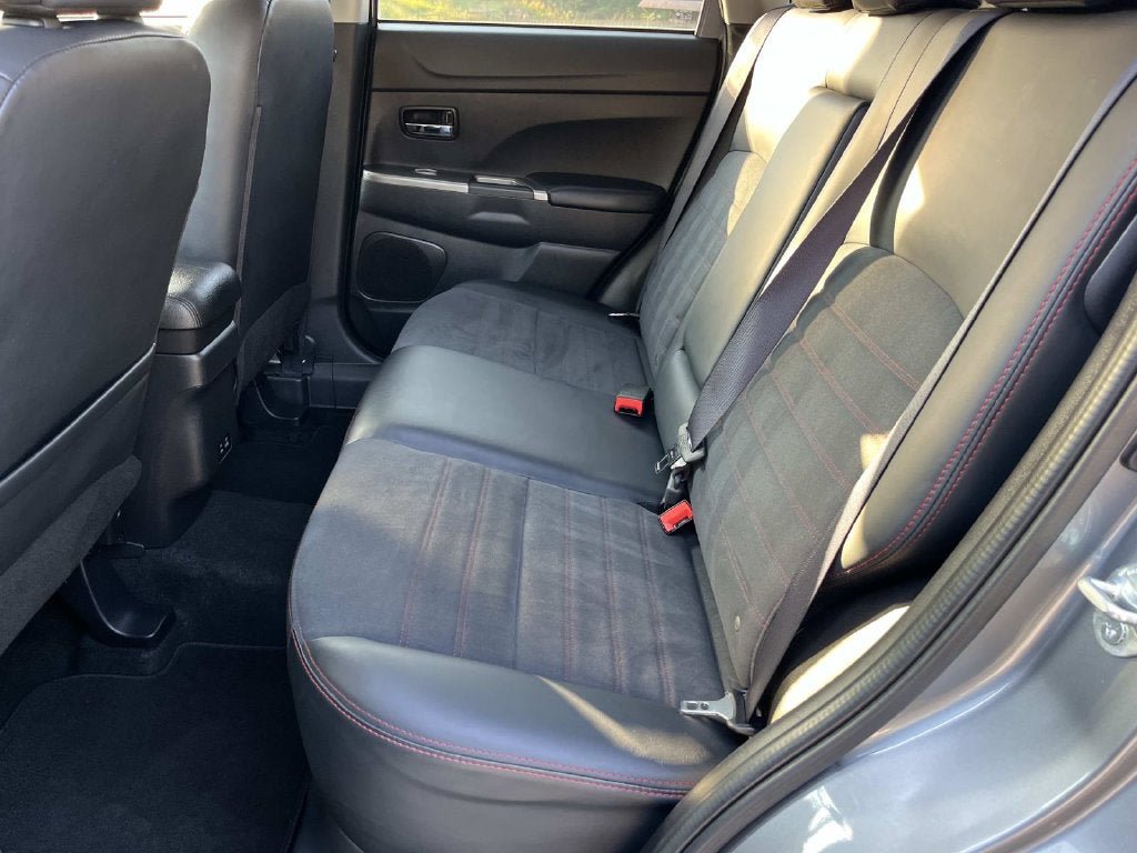 Used 2024 Mitsubishi Outlander Sport SE AWD/4WD image 19