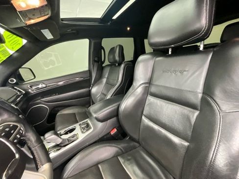Used 2016 Jeep Grand Cherokee SRT image 6