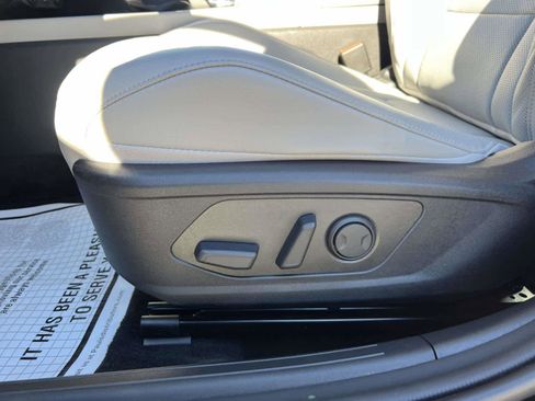 Used 2023 Hyundai Elantra Limited image 19