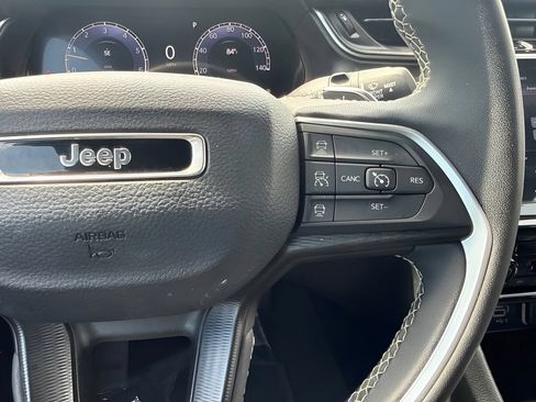 Used 2024 Jeep Grand Cherokee L Laredo RWD image 17