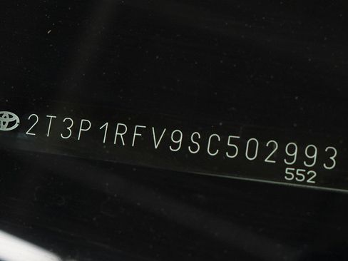 Used 2025 Toyota RAV4 XLE AWD/4WD image 30