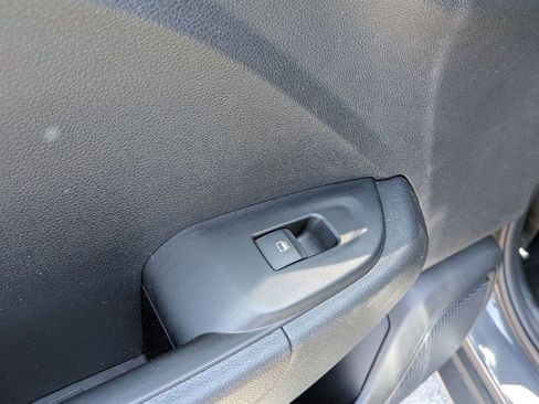 Used 2025 Hyundai Venue SEL FWD image 25