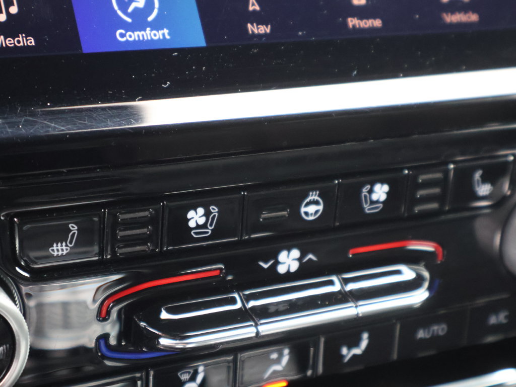 Used 2023 Jeep Grand Cherokee Overland AWD/4WD image 41