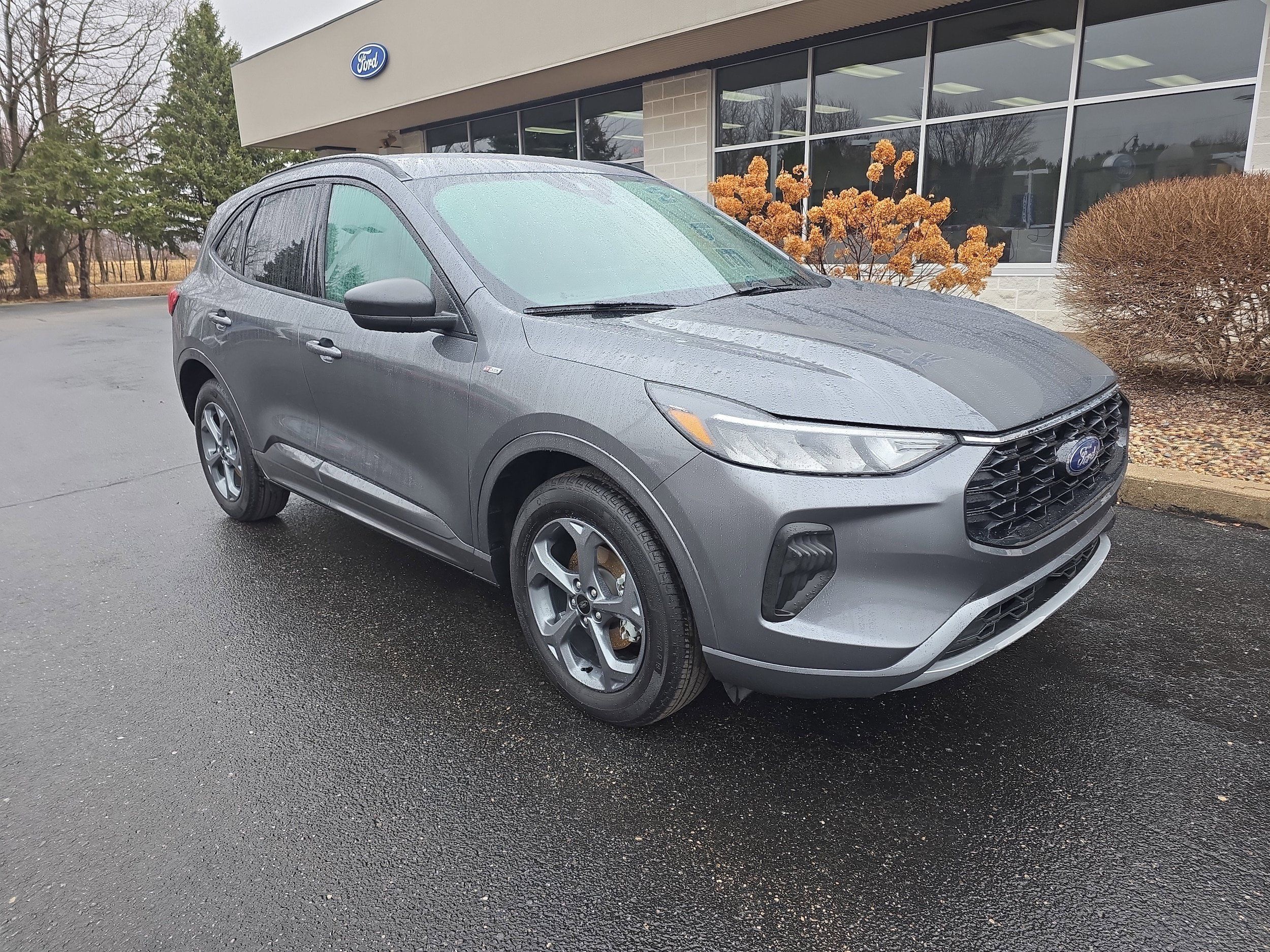 Used 2024 Ford Escape ST-Line w/ Tech Pack #1 AWD/4WD image 1