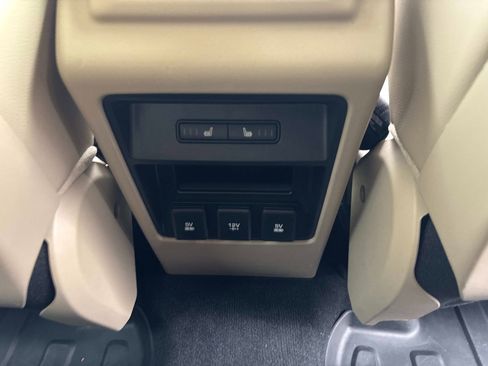 Used 2019 Land Rover Discovery Sport HSE image 17