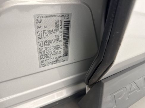 Used 2023 Nissan Pathfinder SL AWD/4WD image 25