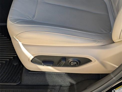 Used 2023 Jeep Grand Cherokee Limited image 24