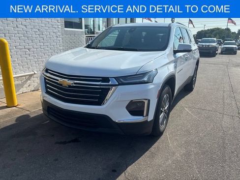 Used 2023 Chevrolet Traverse LT FWD image 2