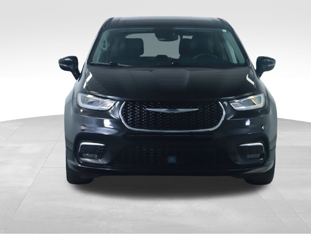 Used 2024 Chrysler Pacifica Touring-L FWD image 8
