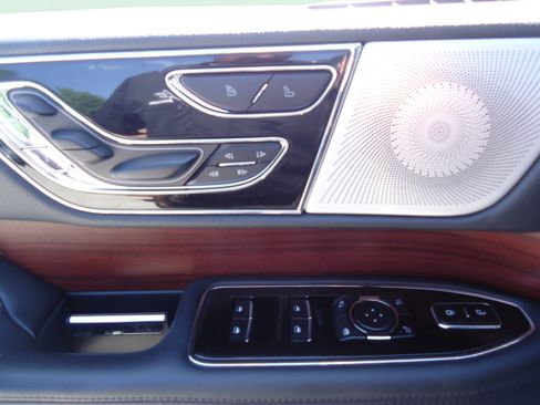 Certified 2023 Lincoln Navigator L Reserve AWD/4WD image 24