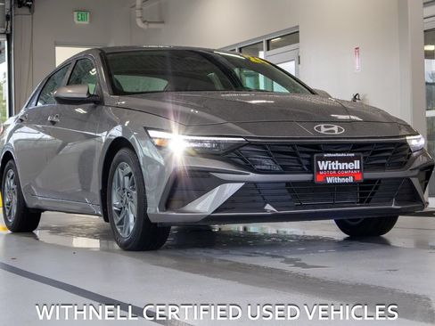 Used 2024 Hyundai Elantra SEL FWD image 2
