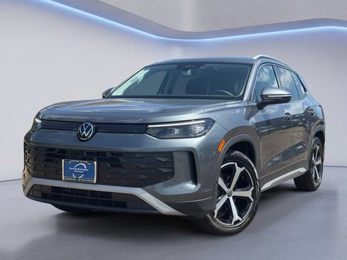 New 2026 Volkswagen Tiguan SE FWD image 1