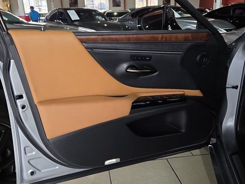Used 2023 Lexus ES 350 w/ Premium Package FWD image 17