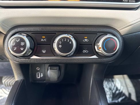 Used 2022 Nissan Versa SV image 26