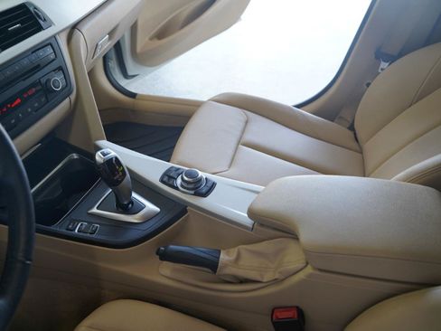 Used 2013 BMW 320i Sedan RWD image 19