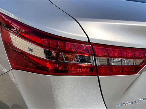 Used 2017 Toyota Avalon Limited image 27