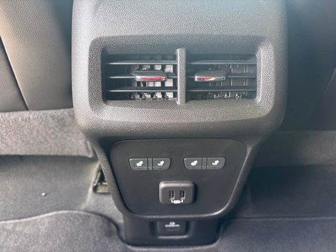 Used 2022 Chevrolet Equinox Premier AWD/4WD image 22