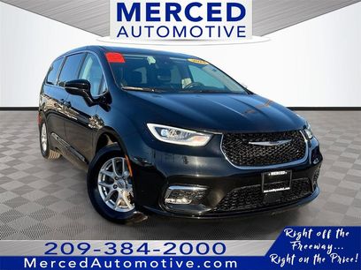 Used 2024 Chrysler Pacifica Touring-L