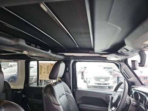 Used 2023 Jeep Wrangler Unlimited Sahara image 13