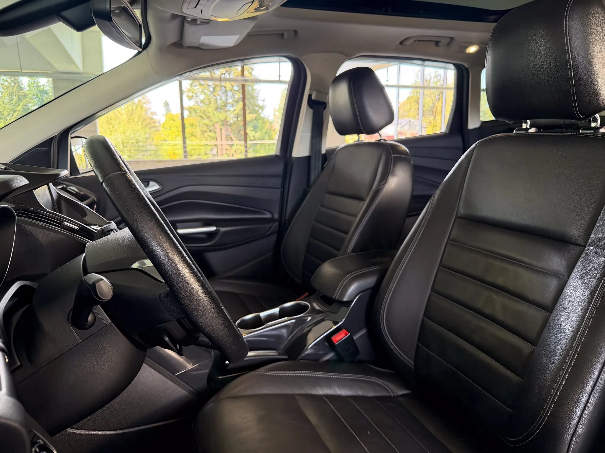 Used 2015 Ford Escape Titanium FWD image 17