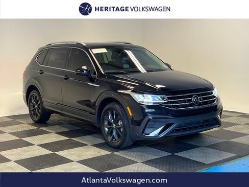 Certified 2024 Volkswagen Tiguan SE FWD image 1