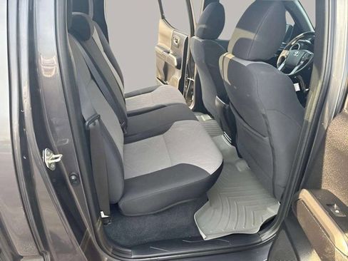 Used 2020 Toyota Tacoma TRD Off-Road w/ Technology Package image 11