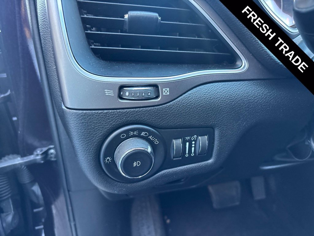 Used 2021 Jeep Cherokee Latitude Plus FWD image 14
