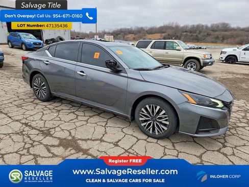 Used 2024 Nissan Altima 2.5 SV w/ SV Premium Package FWD image 5