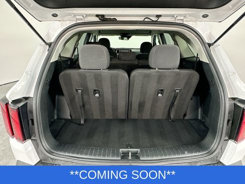 Used 2023 Kia Sorento LX image 8