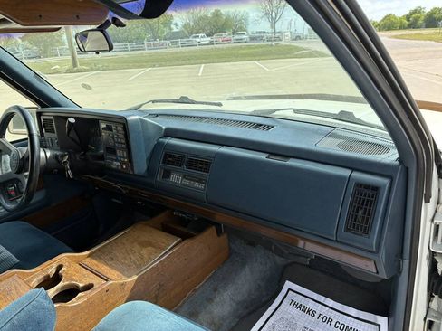 Used 1993 Chevrolet Suburban 2WD image 17