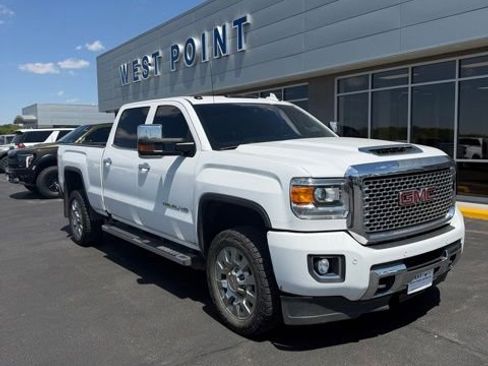 Used 2017 GMC Sierra 2500 Denali w/ Duramax Plus Package AWD/4WD image 2