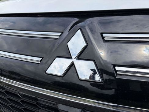 Used 2025 Mitsubishi Outlander SE FWD image 5