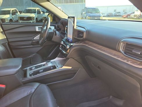 Used 2022 Ford Explorer Platinum w/ Equipment Group 601A image 37