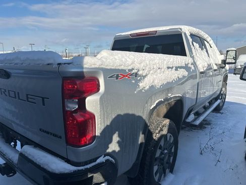Used 2022 Chevrolet Silverado 2500 Custom w/ Custom Value Package image 2
