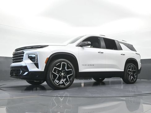 Used 2025 Chevrolet Traverse High Country FWD image 63