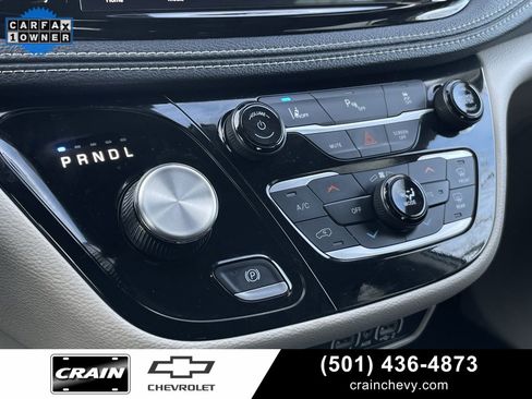 Used 2023 Chrysler Pacifica Touring-L image 19
