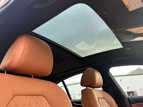 Used 2023 BMW 530e w/ Convenience Package image 17