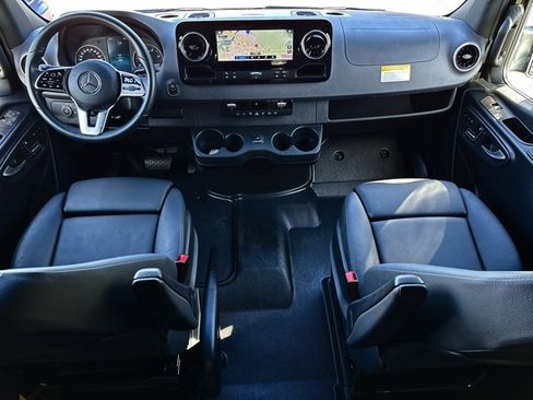 Used 2024 Mercedes-Benz Sprinter 3500 image 25