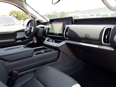 New 2026 Ford Expedition Active RWD image 23
