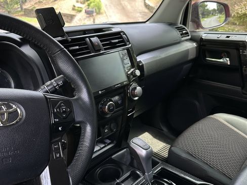 Used 2022 Toyota 4Runner TRD Off-Road image 5